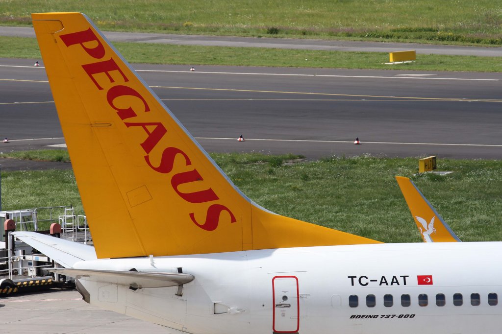 Pegasus Airlines, TC-AAT  Isik , Boeing, 737-800 wl (Seitenleitwerk/Tail), 11.08.2012, DUS-EDDL, Dsseldorf, Germany 