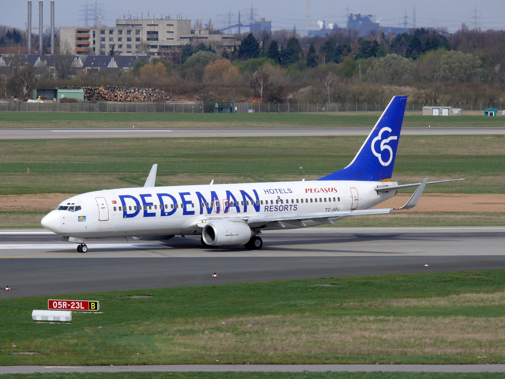 Pegasus  Dedeman ; TC-APJ; Boeing 737-86N. Flughafen Dsseldorf. 02.04.2010.