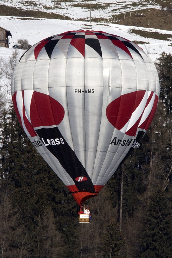 PH-AMS, Lindstrand, LBL-150A, 23.01.2010, Chateau d´Oex, Switzerland 



