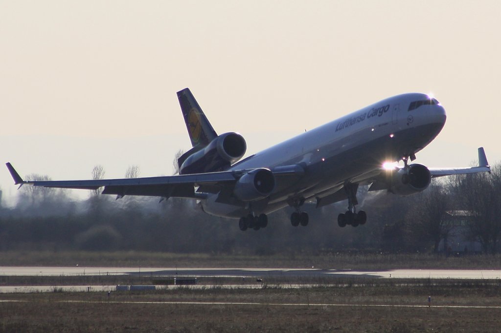 Pilotentraining
Lufthansa Cargo 
McDonnell Douglas MD-11F 
D-ALCA 
FKB Karlsruhe/Baden-Baden, Germany 
07.03.11

