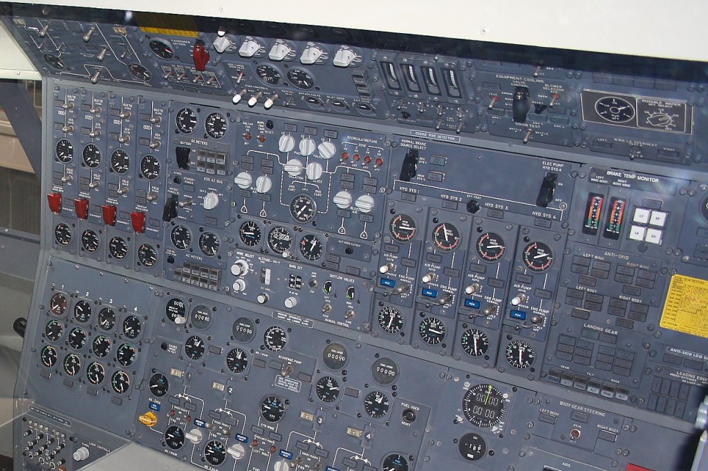 Platz des Navigators in der Boeing 747-230B (M) D-ABYA im Technik Museum Speyer (25.04.11)