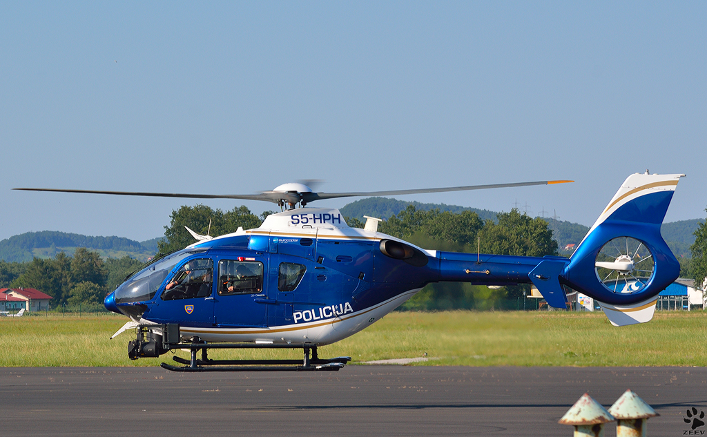 POLICIJA Eurocopter EC-135P2, S5-HPH bei Abflug, Flughafen Maribor MBX
