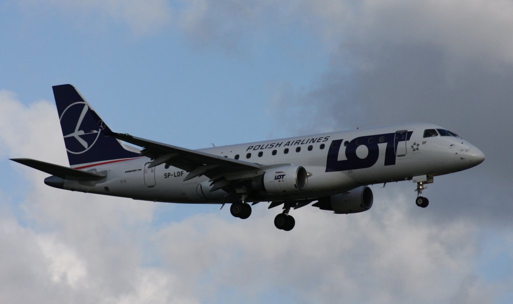 Polish Airlines LOT,SP-LDF,(c/n17000035),Embraer-170-100,16.05.2012,HAM-EDDH,Hamburg,Germany