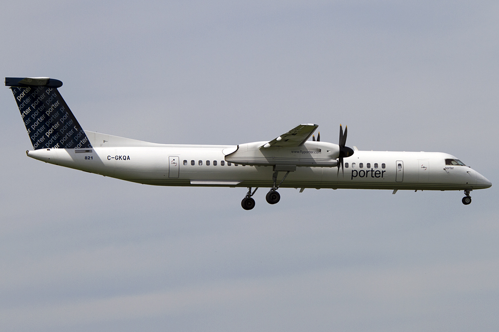 Porter Airlines, C-GKQA, deHavilland, DHC-8-402Q Dash 8, 31.08.2011, YUL, Montreal, Canada 




