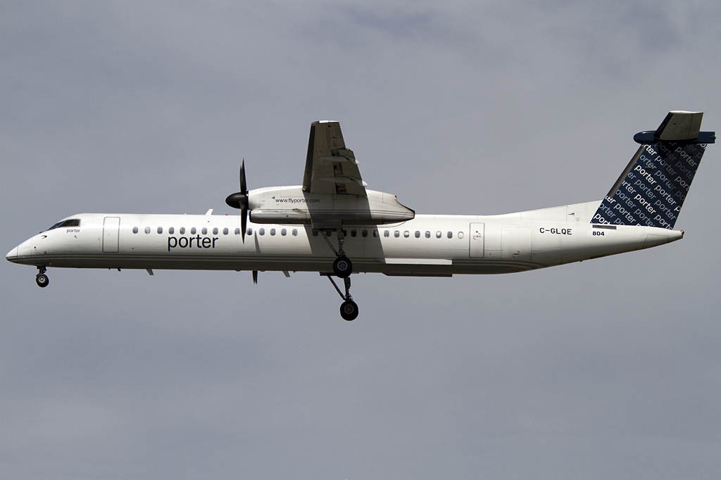 Porter Airlines, C-GLQE, deHavilland, DHC-8-402Q Dash 8, 25.08.2011, YUL, Montreal, Canada 




