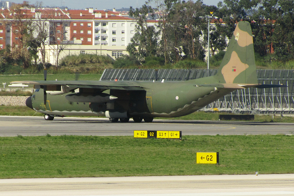 Portugal - Air Force, 16801, Lockheed, C-130H-30, 02.11.2010, LIS, Lissabon, Portugal 





