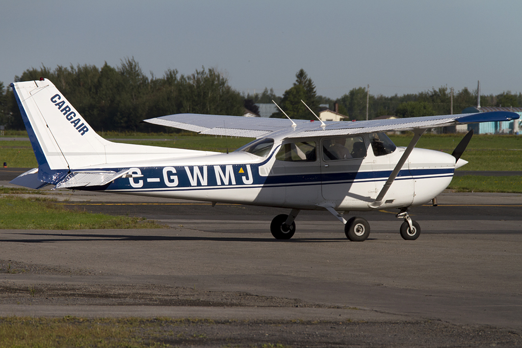 Private, C-GWMJ, Cessna, 172N Skyhawk, 31.08.2011, YHU, Montreal-St.Hubert, Canada 





