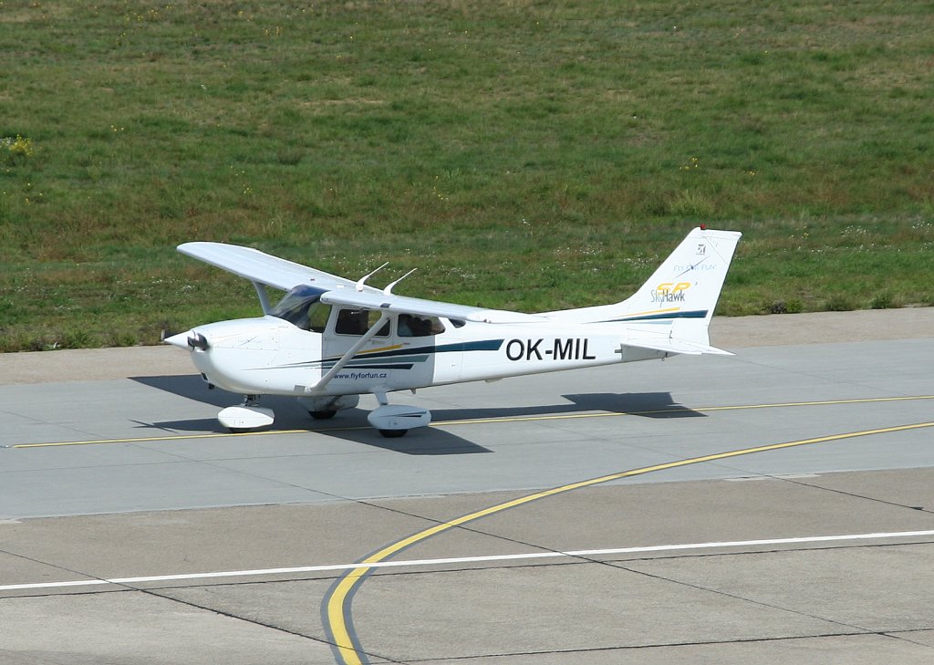 Private Cessna 172 Skyhawk SP OK-MIL am 05.09.2010 auf dem Flughafen Berlin-Tegel