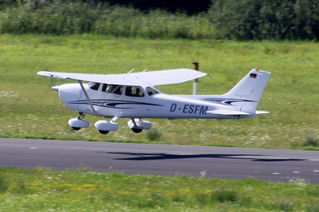 Private 
Cessna 172S Skyhawk SP 
D-ESFM 
FDH Friedrichshafen [Lowenthal], Germany
09.08.10