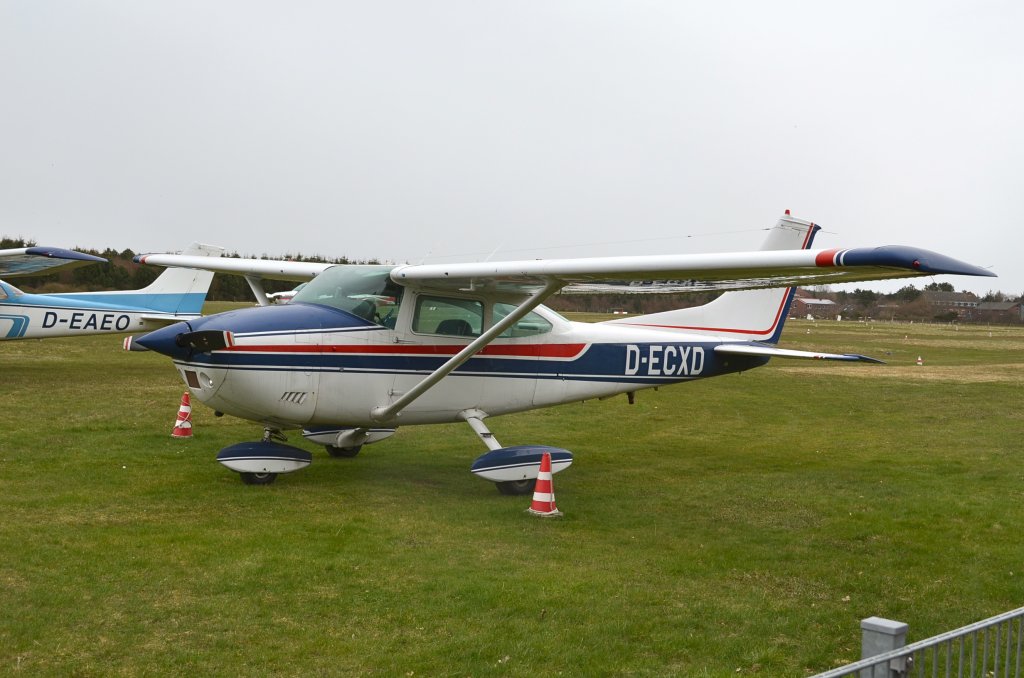 private Cessna 182P Skylane auf EDXY / OHR Wyk auf Fhr am 6.4.2012