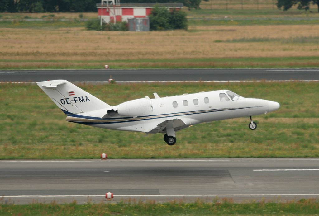 Private Cessna 525 Citation CJ1 OE-FMA beim Start in Berlin-Tegel am 03.07.2012
