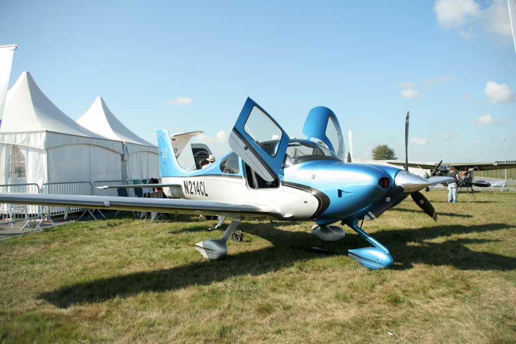 Private Cirrus SR-22 GTS N214CL am 13.09.2012 auf der ILA 2012