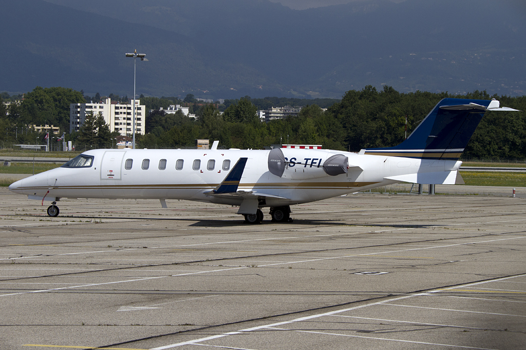 Private, CS-TFI, Bombardier, Learjet 45, 31.07.2011, GVA, Geneve, Switzerland 




