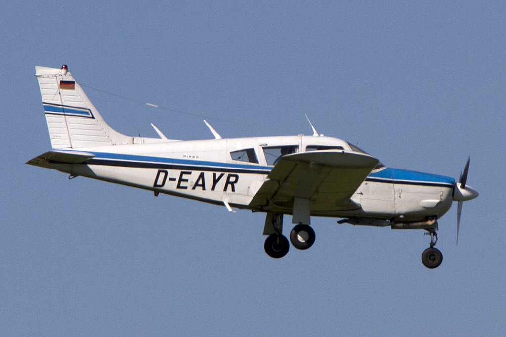 Private, D-EAYR, Piper, PA-28R-200 Cherokee Arrow II, 30.09.2011, DRS, Dresden, Germany




