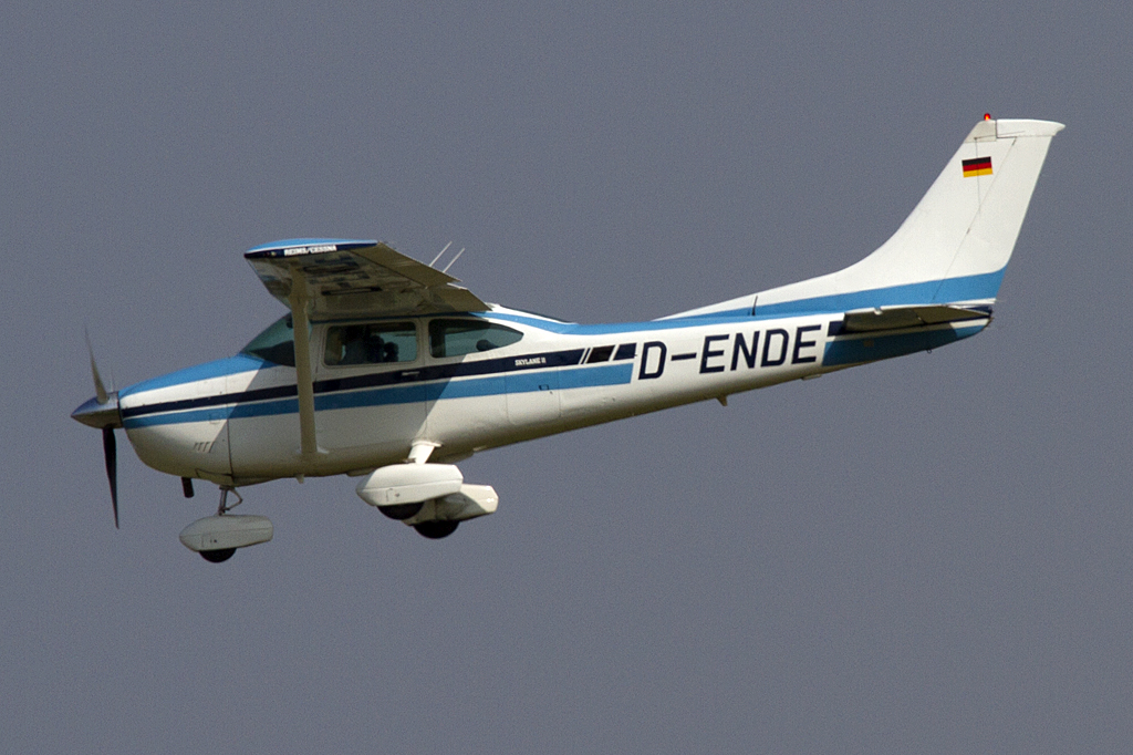 Private, D-ENDE, Reims-Cessna, F182Q Skylane, 08.06.2010, SXF, Berlin-Schnefeld, Germany 


