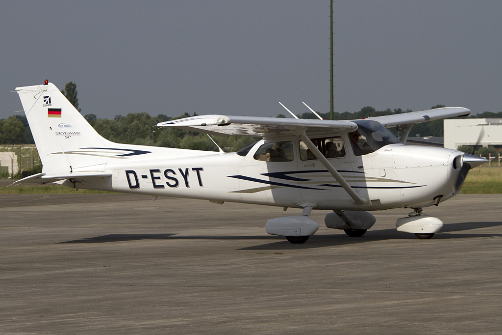 Private, D-ESYT, Cessna, 172S Skyhawk, 04.06.2011, LHA, Lahr, Germany



