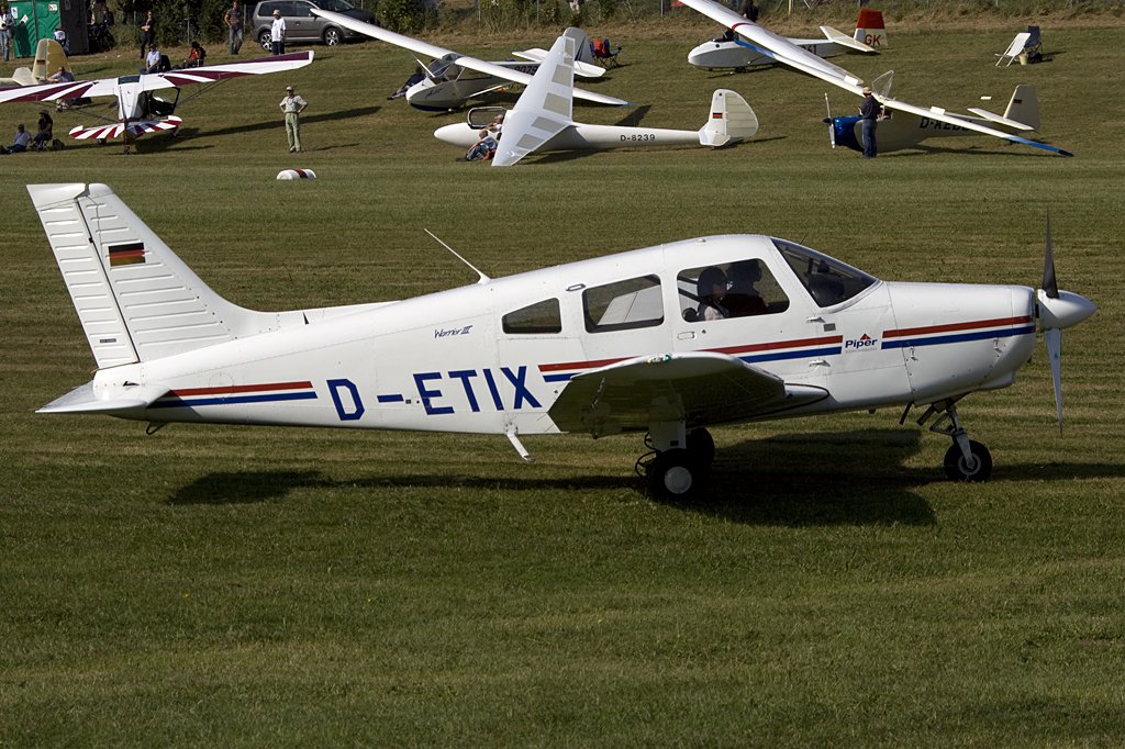 Private, D-ETIX, Piper, PA-28-161 Warrior III, 06.09.2009, EDST, Hahnweide, Germany

