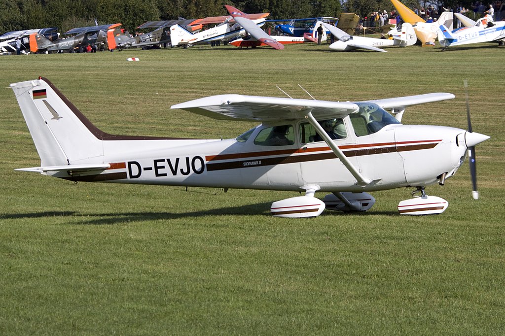 Private, D-EVJO, Cessna, 172P Skyhawk, 06.09.2009, EDST, Hahnweide, Germany 

