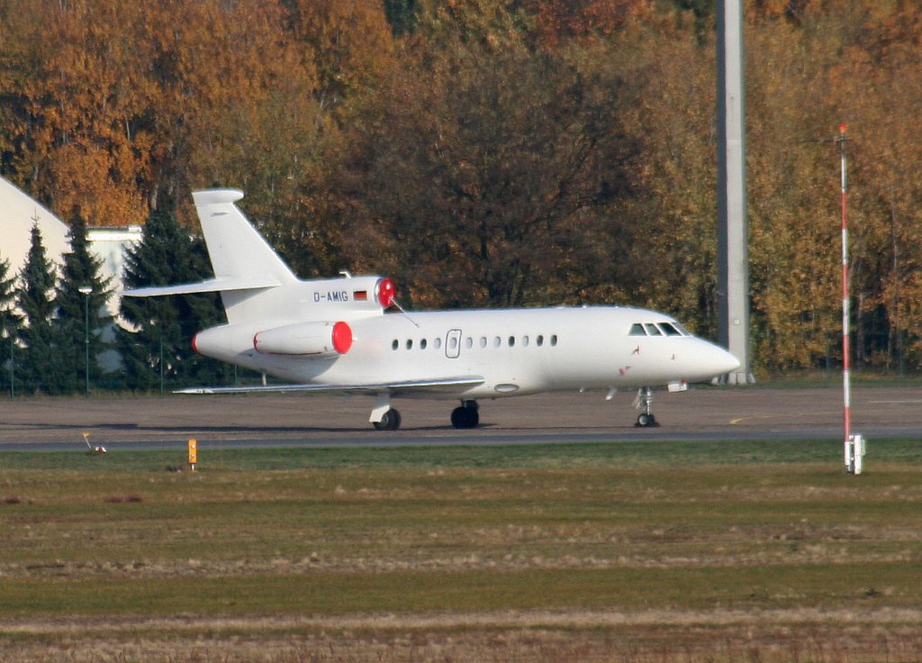 Private Dassault Falcon 900DX D-AMIG am 31.10.2009 auf dem Flughafen Berlin-Tegel