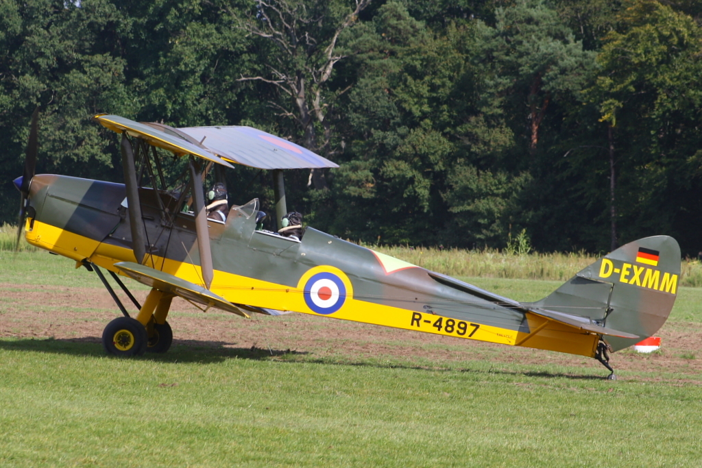 Private 
De Havilland DH-82A Tiger Moth 
D-EXMM 
Flugplatzfest Karlsruhe-Forchheim 
18.09.10

