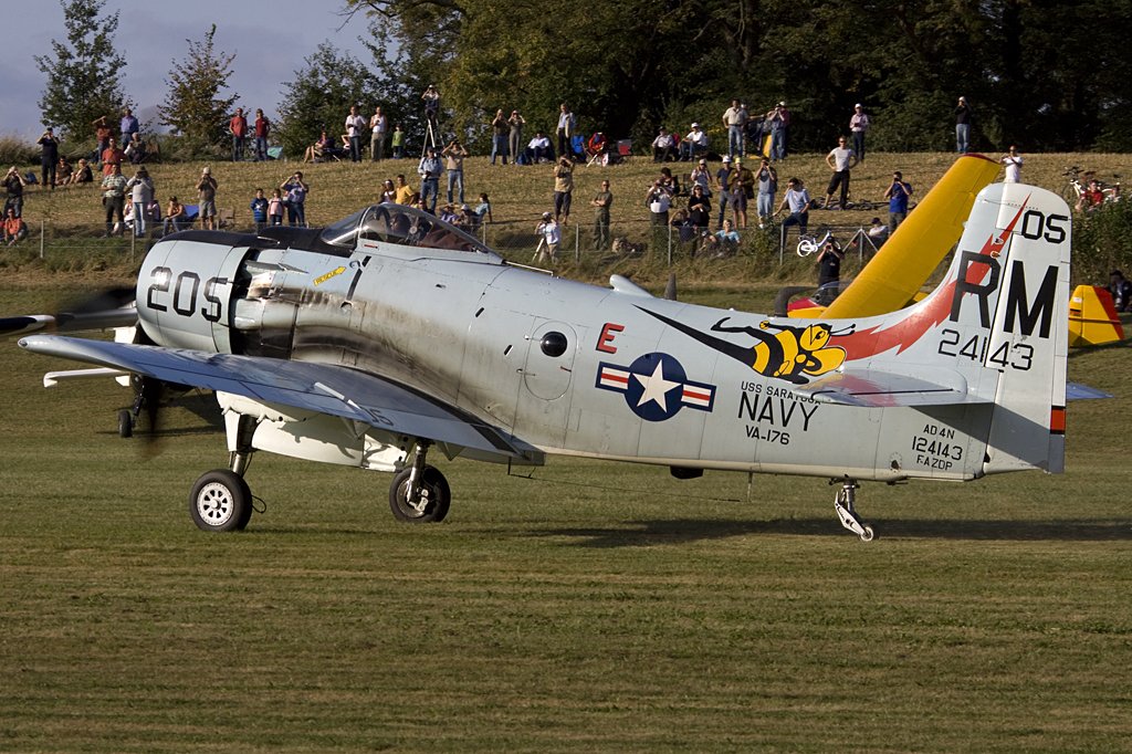 Private, F-AZDP, Douglas, AD-4N Skyraider, 06.09.2009, EDST, Hahnweide, Germany 



