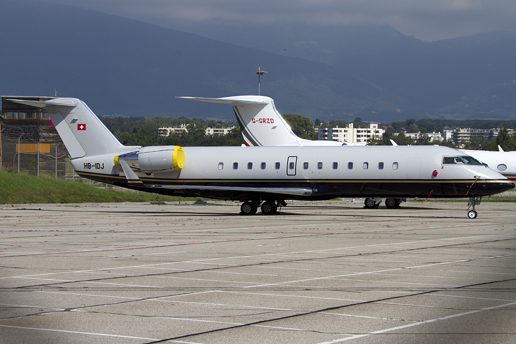 Private, HB-IDJ, Bombardier, CL-600-2B19 CRJ-100SE, 31.07.2011, GVA, Geneve, Switzerland 





