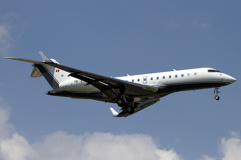 Private, HB-JRS, Bombardier, BD-700-1A11 Global 5000, 31.07.2011, GVA, Geneve, Switzerland 




