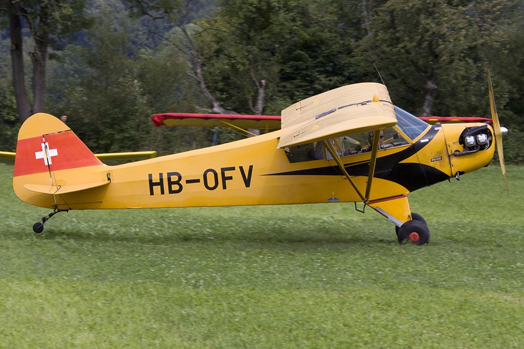 Private, HB-OFV, Piper, L4J Cub, 22.08.2009, Kestenholz, Switzerland 

