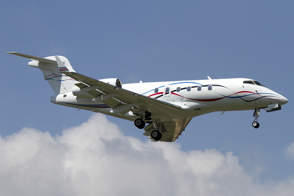 Private, LX-VPG, Bombardier, BD-100-1A10 Challenger 300 Global Jet, 31.07.2011, GVA, Geneve, Switzerland




