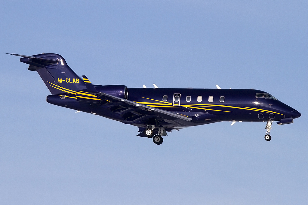 Private, M-CLAB, Bombardier, BD-100-1A10 Challenger 300, 23.01.2013, ZRH, Zrich, Switzerland 




