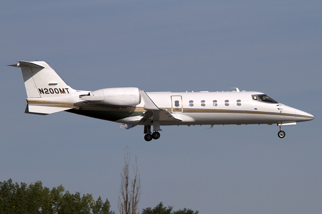Private, N200MT, Bombardier, Learjet 60, 31.08.2011, YHU, Montreal-St.Hubert, Canada 




