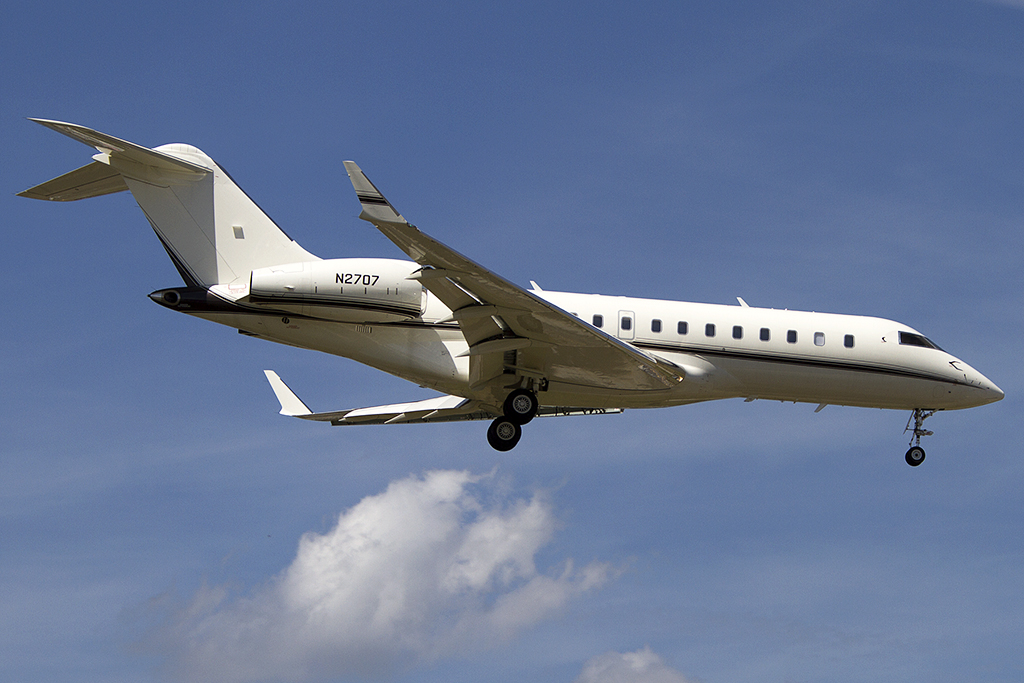 Private, N2707, Bombardier, BD-700-1A11 Global 5000, 04.08.2012, GVA, Geneve, Switzerland 




