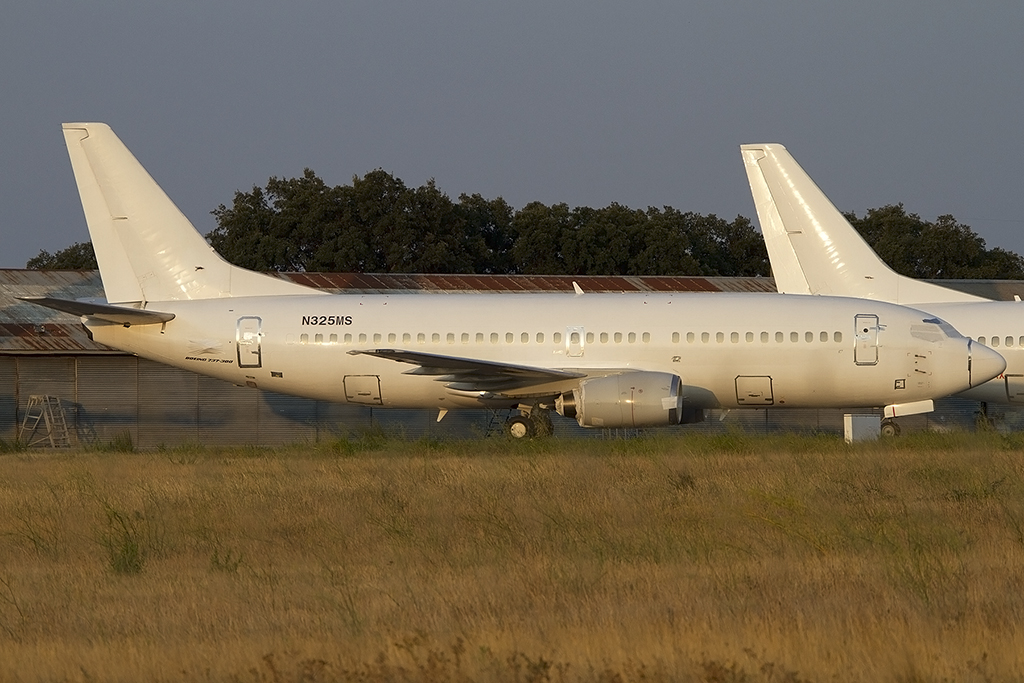 Private, N325MS, Boeing, B737-36N, 06.09.2012, PGF, Perpignan, France (abgestellt) 



