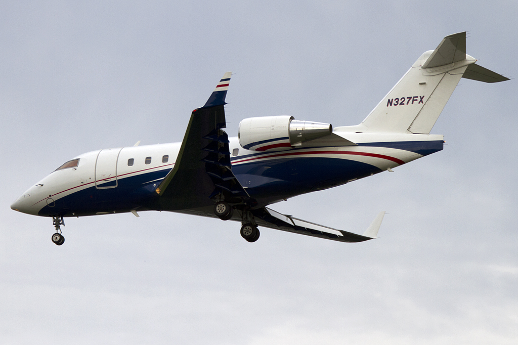 Private, N327FX, Bombardier, CL-600-2B16 Challenger 604,  25.08.2011, YUL, Montreal, Canada 




