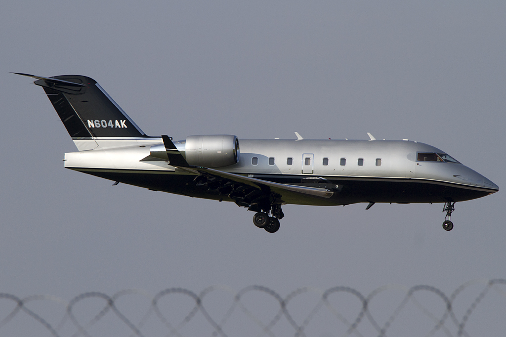 Private, N604AK, Bombardier, CL-600-2B16 Challenger 604, 28.09.2011, MUC, Mnchen, Germany 





