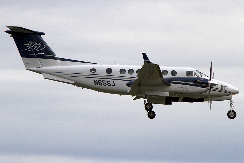 Private, N65SJ, Beechcraft, King Air 350, 24.08.2011, YUL, Montreal, Canada 





