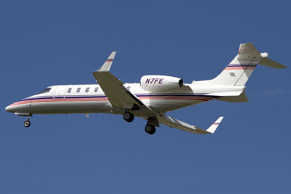 Private, N7FE, Bombardier, Learjet 45, 24.08.2011, YUL, Montreal, Canada 




