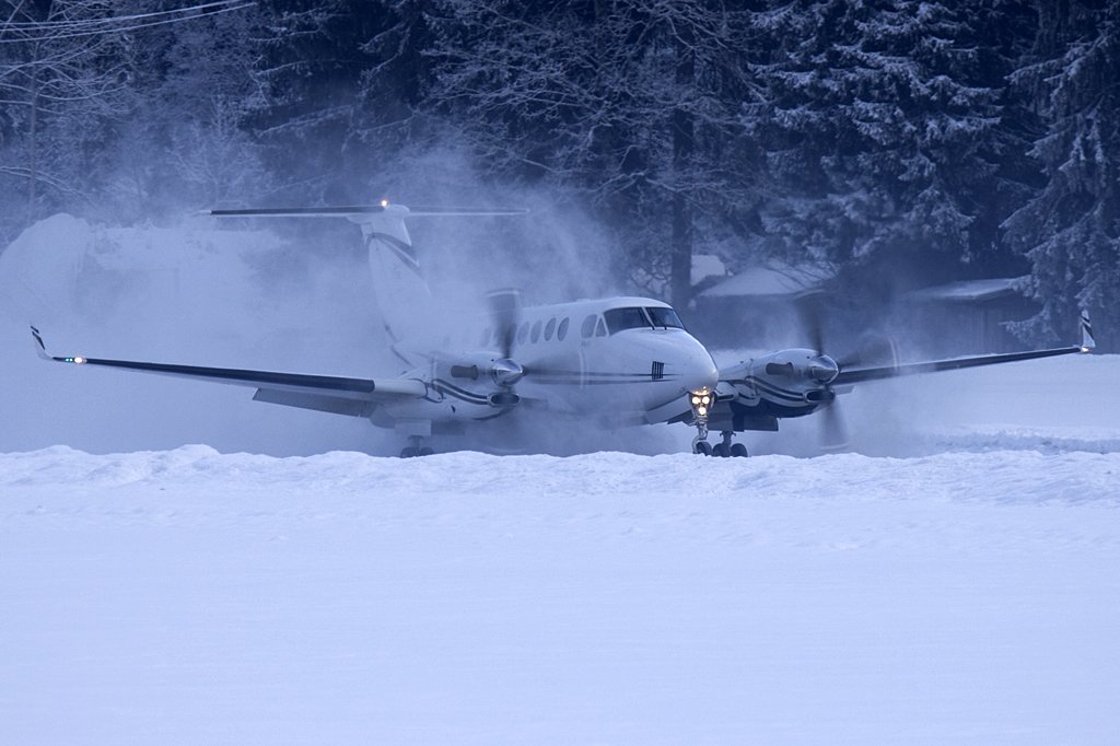Private, OO-GMJ, Beechcraft, King-Air 350, 23.01.2010, LSGK, Saanen, Switzerland 

