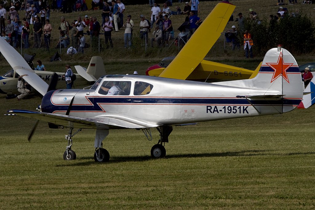Private, RA-1951K, Yakovlev, Yak-18T, 06.09.2009, EDST, Hahnweide, Germany 


