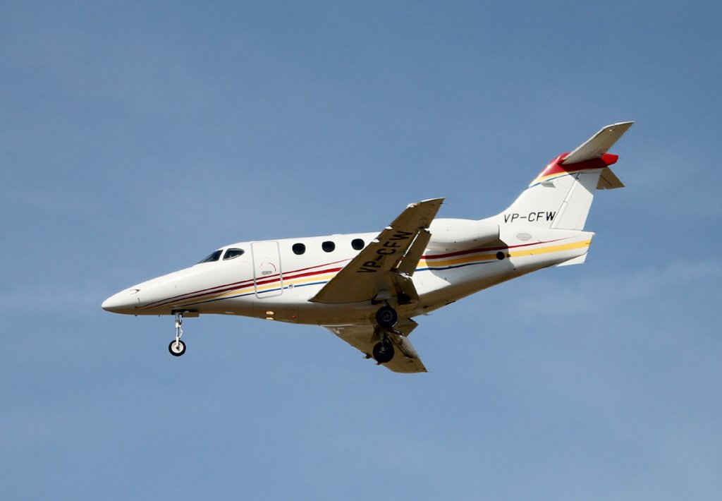 Private Raytheon 390 Premier 1A VP-CFW bei der Landung in Berlin-Schnefeld am 10.09.2012