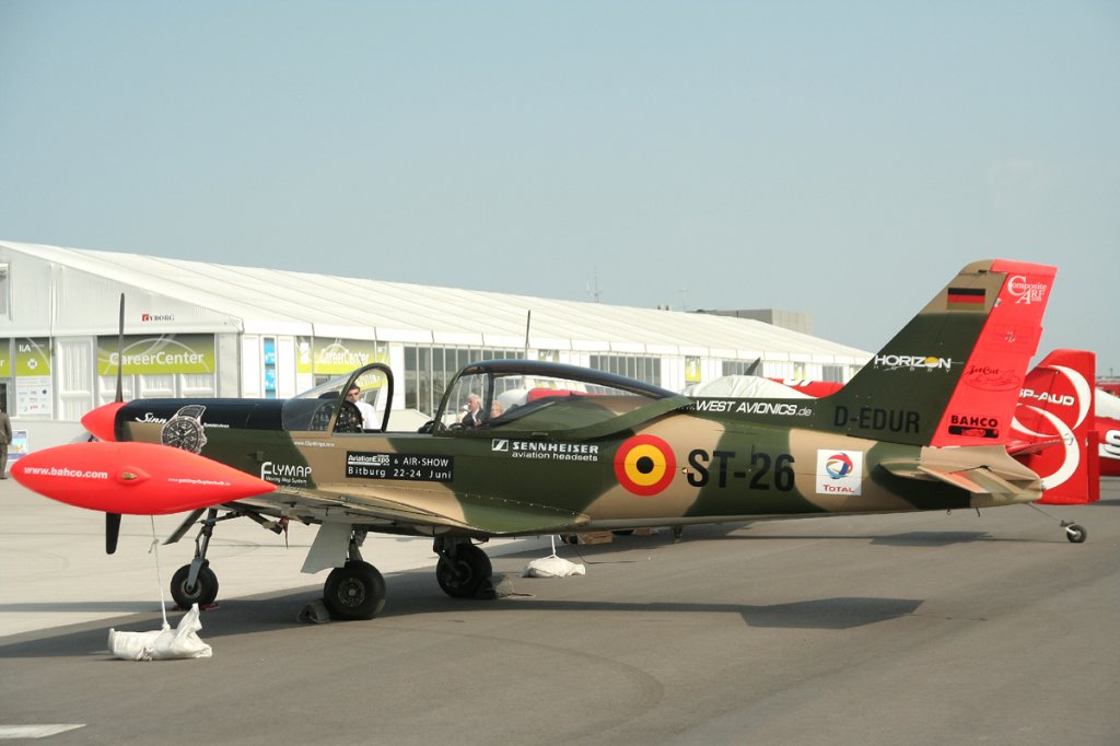 Private SIAI-Marchetti SF-260 D-EDUR am 11.09.2012 auf der ILA 2012