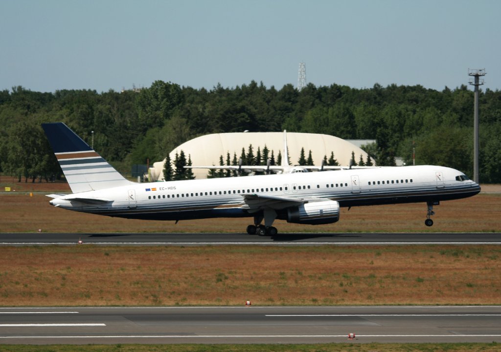 Privilege Style B 757-256 EC-HDS beim Start in Berlin-Tegel am 02.06.2011