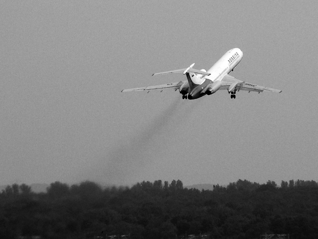 Pulkovo / Rossiya Tu-154M RA-85800 nach dem Takeoff auf 05R in DUS / EDDL / Düsseldorf am 20.05.2007