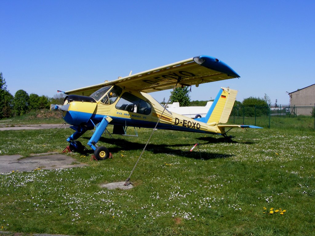 PZL 104 Wilga 35 D-EOXQ auf dem Flugplatz Gera EDAJ 1.5.2011