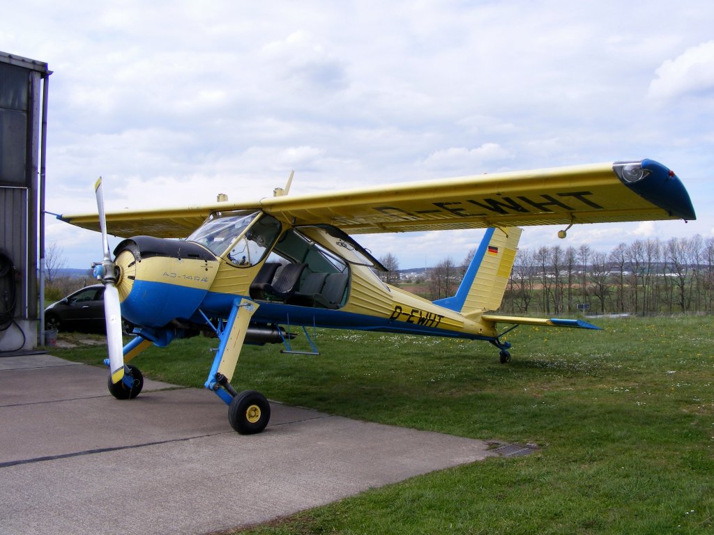 PZL 104 Wilga 35 D-EWHT (ex.DDR-WHT) auf dem Flugplatz Gera (EDAJ) am 21.4.2012
