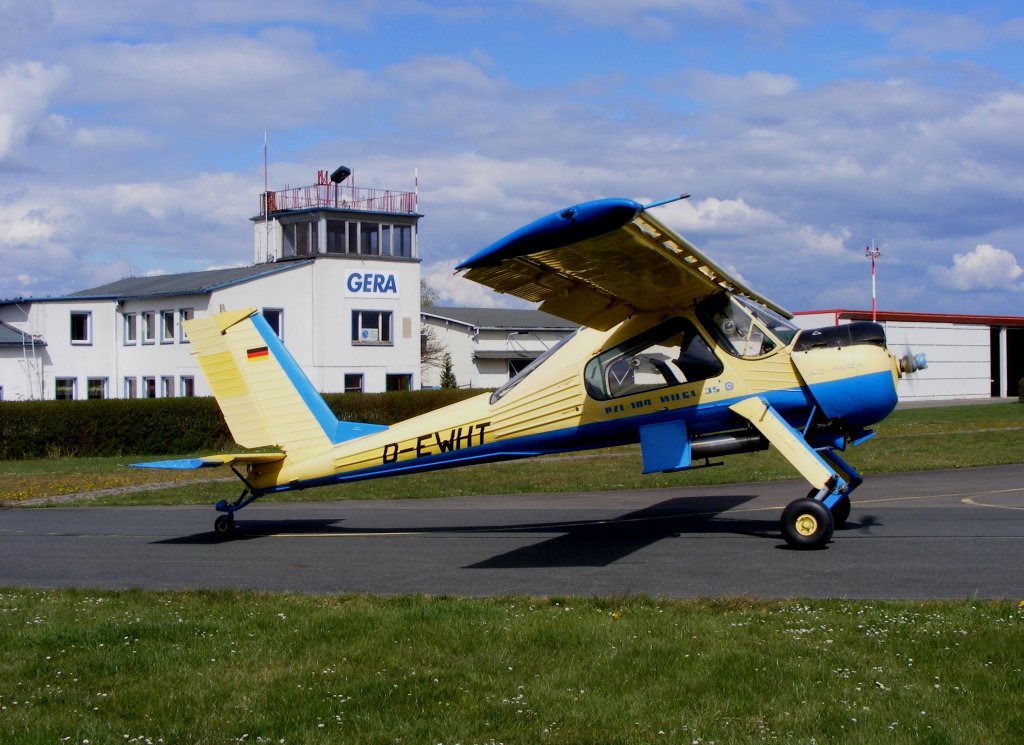 PZL 104 Wilga 35 D-EWHT (ex.DDR-WHT) auf dem Weg zum Start in Gera (EDAJ) am 21.4.2012