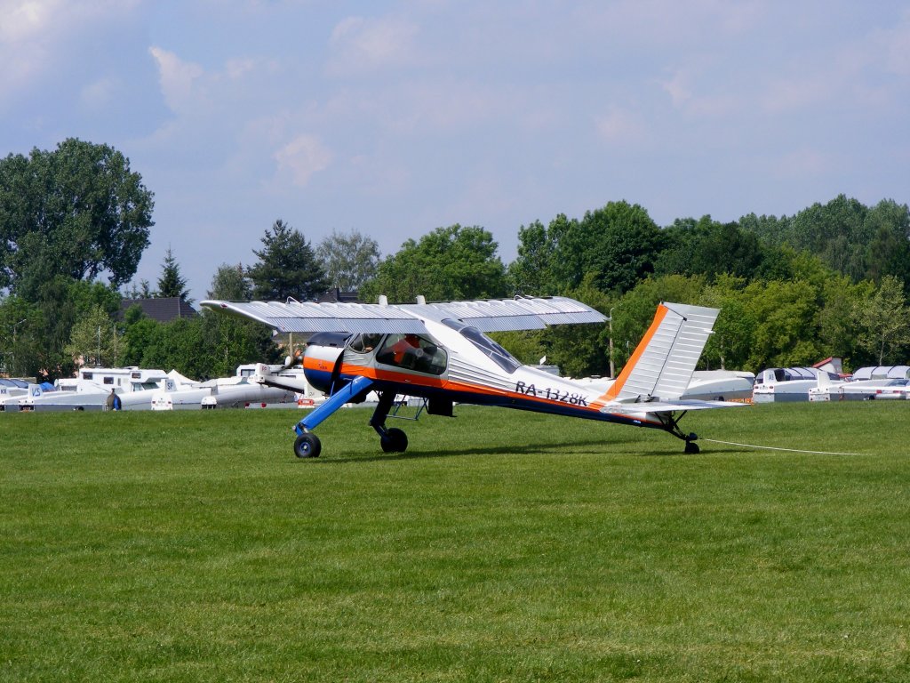 PZL 104 Wilga 35 RA-1328K bei der DM im Segelflug auf dem Flugplatz Zwickau (EDBI) am 28.5.2011