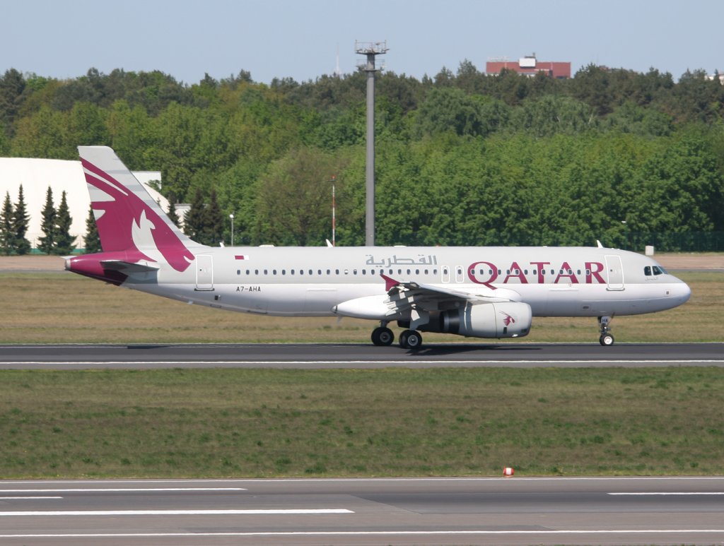 Qatar Airways A 320-232 A7-AHA nach der Landung in Berlin-Tegel am 30.04.2011