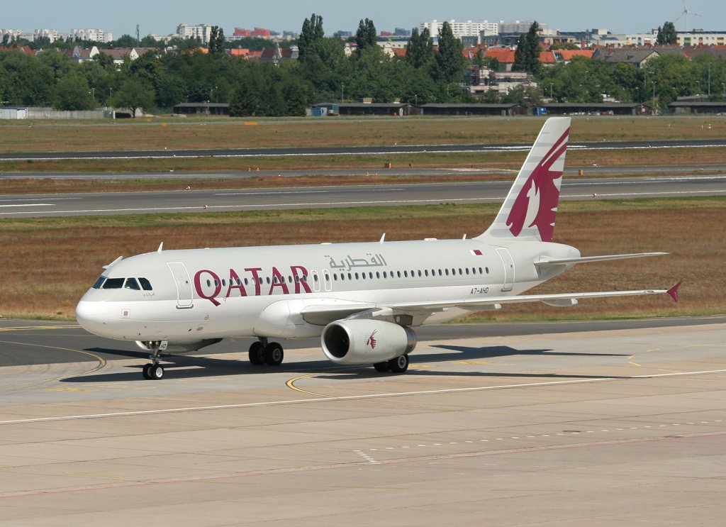 Qatar Airways A 320-232 A7-AHD bei der Ankunft in Berlin-Tegel am 02.06.2011