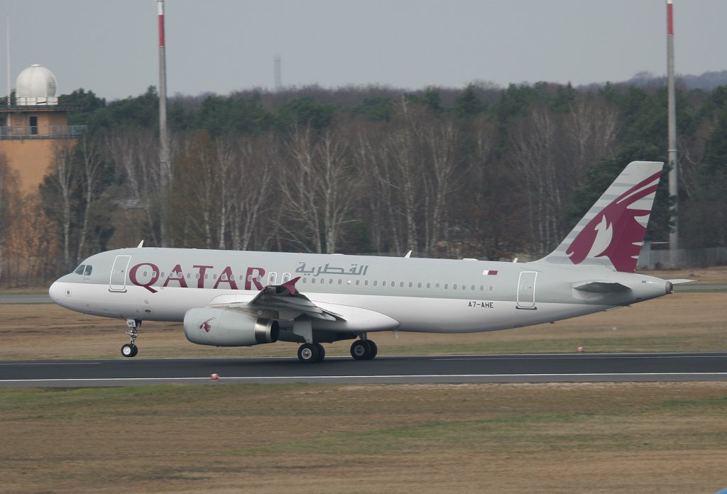 Qatar Airways A 320-232 A7-AHE beim Start in Berlin-Tegel am 03.04.2011